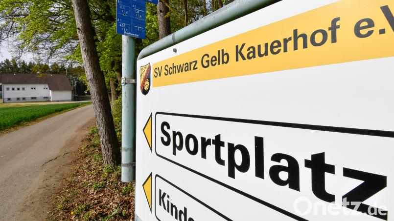 Auf dem Sportgelände des SV Kauerhof werden nach einem B-Jugend-Spiel der Spielgemeinschaft Loderhof-Sulzbach rassistische Parolen gesungen. Nun geht der Fall vor das Sportgericht. Archivbild: Petra Hartl