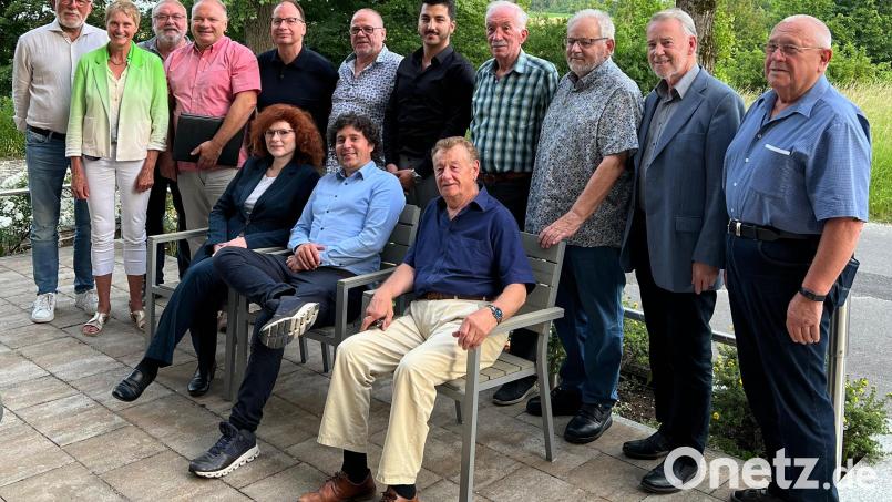 Die neue Führung der Mittelstandsunion Amberg Sulzbach mit ihrem Kreisvorsitzenden Manfred Lubrich (Vierter von links). Bild: ge