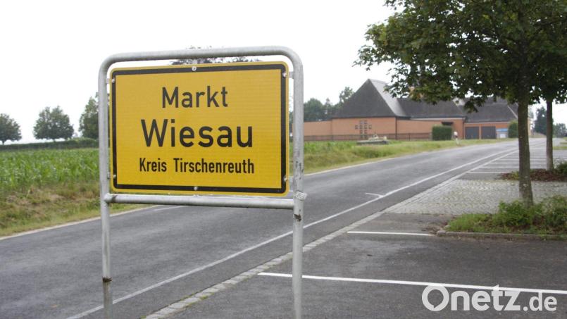 Auf den Ortsschildern in Wiesau (hier am Kreuzberg) fehlt - trotz der Angebote am Beruflichen Schulzentrum - noch immer die Bezeichnung &quot;Hochschulgemeinde&quot;. Bild: wro