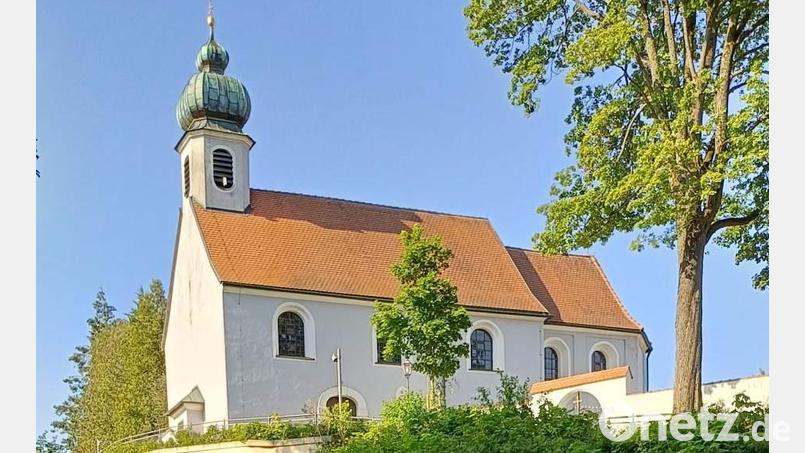 Bis ins 18. Jahrhundert war die auf einer Anhöhe östlich der Ehenfelder Straße stehende Vierzehnnothelferkirche eine viel besuchte Wallfahrtskirche, besonders an ihrem Patroziniumstag Mariä Heimsuchung (2. Juli). Der erste schriftliche Beleg für die Existenz des Kirchleins stammt aus dem Jahr 1522. Bild: u
