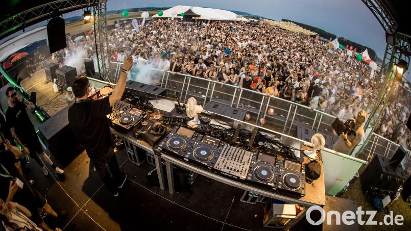 Namhafte DJs sorgten für die Beats während des elfstündigen Festivals. Bild: Moritz Weiß/Unrulz Productionz/exb