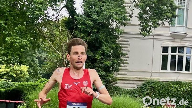 Erik Hille gewann in Hamburg beim Halbmarathon in seiner Altersklasse M35 Silber. Bild: Zech