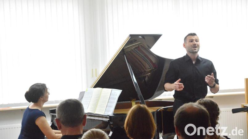 Tenor Florian Neubauer mit Begleitung von Susanne Schieder am Klavier bringen Werke von Robert Schumann zu Gehör. Bild: bey