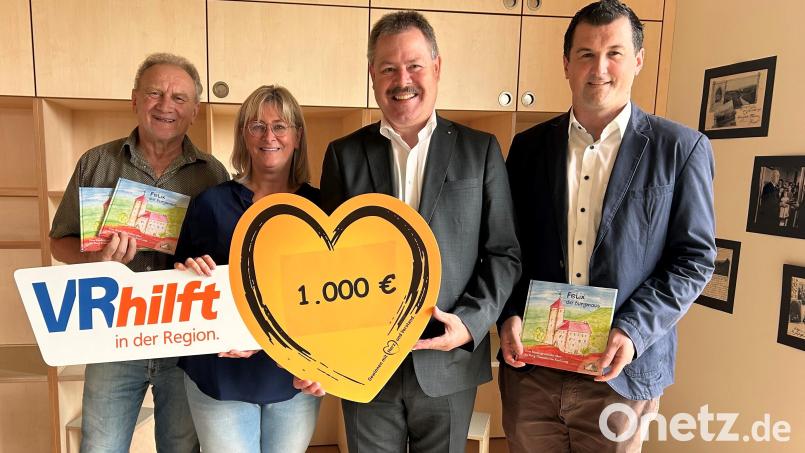 Bei der Spendenübergabe (von links): Karl Lang, Sabine Maderer, Bernhard Werner und Martin Schwandner. Bild: Landkindergarten Trausnitz/exb