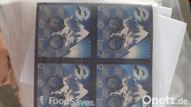 Bundespolizisten und Zöllner stellten bei einem 27-Jährigen 175 Konsumeinheiten LSD sicher. Hier sieht man einen Teil der LSD-Konsumeinheiten. Bild: Bundespolizei