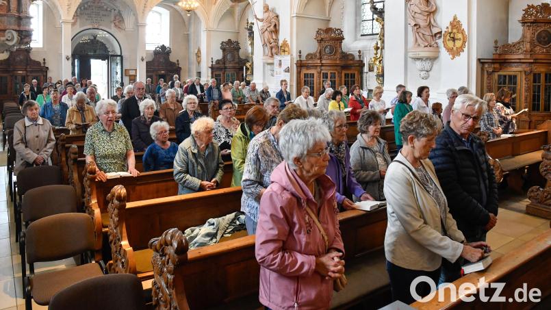 Die Senioren aus der Stadt Amberg feierten am Tag des Patroziniums der Bergkirche einen Gottesdienst im Rahmen des Amberger Bergfestes. Bild: Petra Hartl