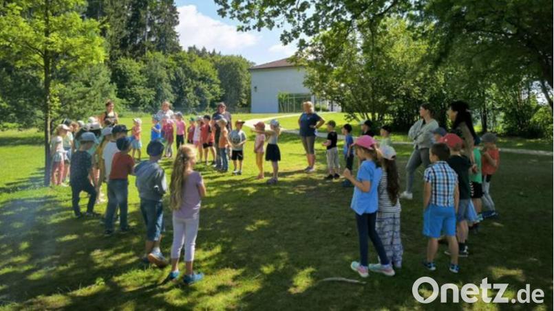 Zur Schule machten sich die künftigen Abc-Schützen auf. Bild: Daniela Burger/exb