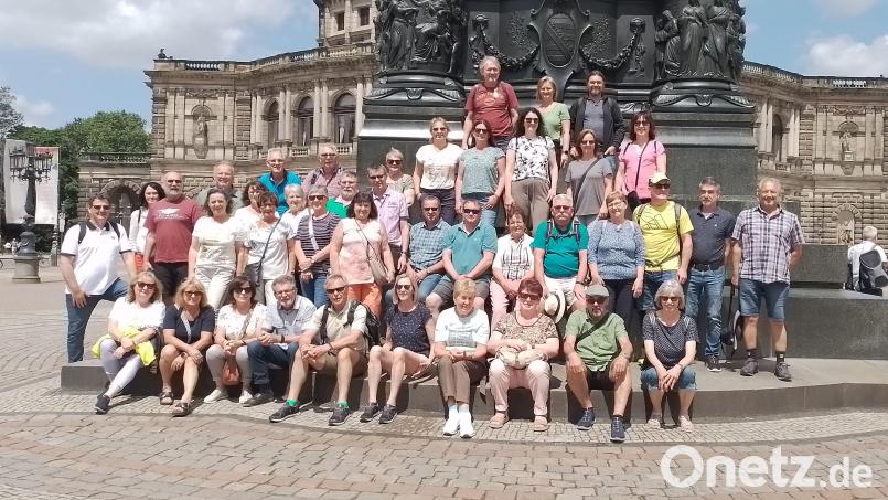 Der Vereinsausflug des SV Waldau führt unter anderem zum Theaterplatz vor der Semperoper in Dresden. Bild: Hans-Werner Anzer