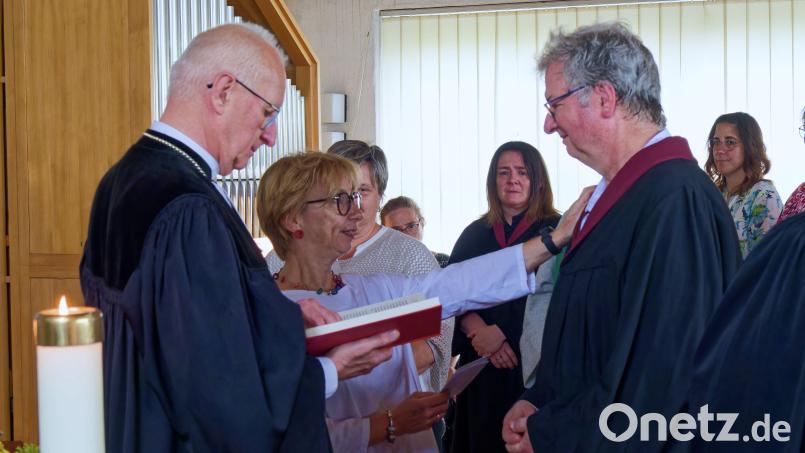 Rolf Linke (rechts) wird von der evangelischen Kirche als ehrenamtlicher Gottesdienstleiter beauftragt. Bild: Maria Linke/exb