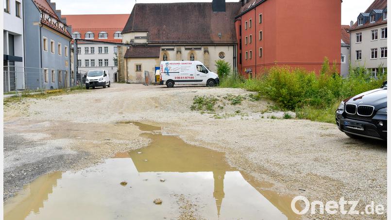Das Bürgerspital-Areal in der Amberger Altstadt. Zwei Interessenten wollen hier bauen. Bild: Petra Hartl