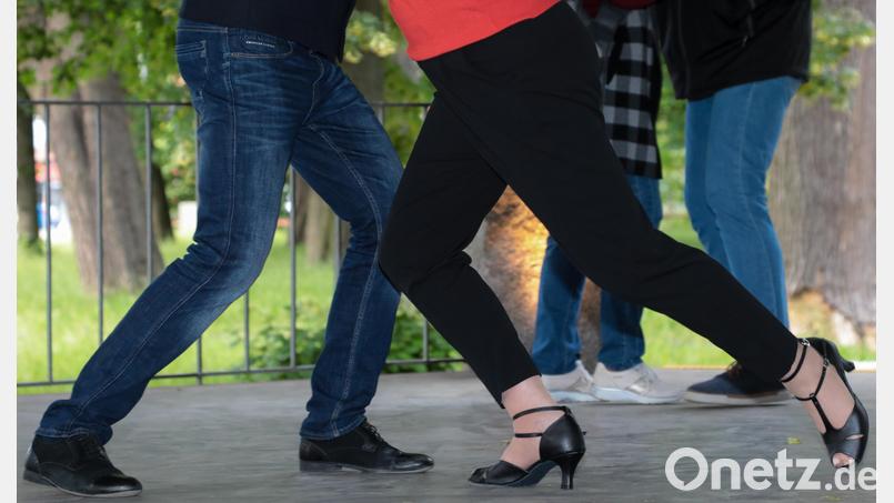 Im Pavillon des Englischen Gartens wird wieder getanzt. Mittwochs ist Tango-Argentino-Time. Bild: Wolfgang Steinbacher