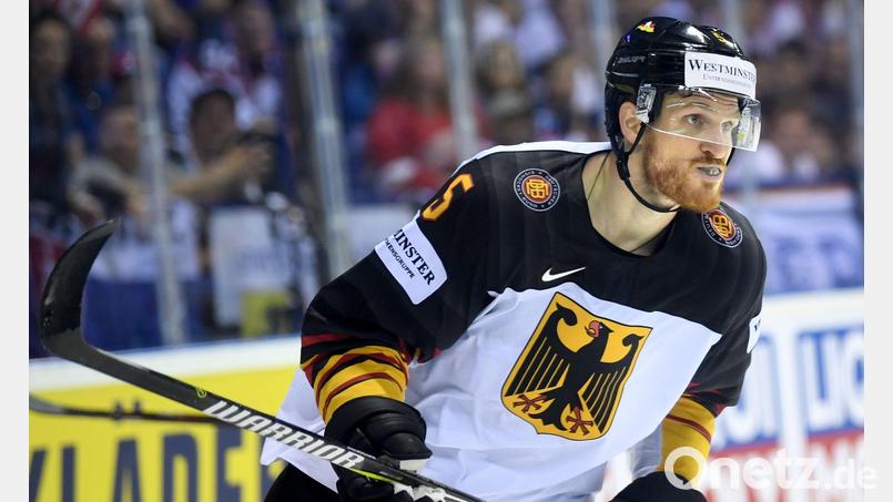 Eishockey-Nationalspieler Korbinian Holzer tritt aus der Nationalmannschaft zurück. Bild: Monika Skolimowska/dpa-Zentralbild/dpa