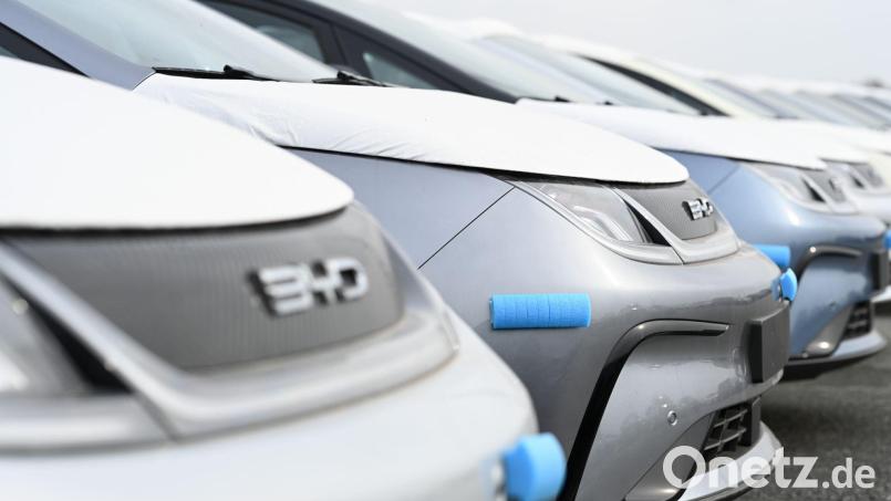 Für E-Autos aus China müssen mehr Zoll-Abgaben hinterlegt werden. Bild: Lars Penning/dpa