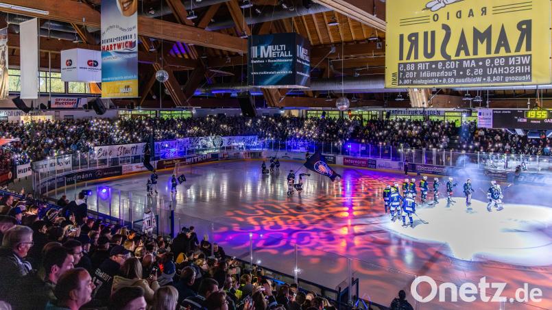 In der Weidener Hans-Schröpf-Arena dürfen sich die Eishockey-Fans auf Derbys gegen die Selber Wölfe und die Eisbären Regensburg freuen. Archivbild: Tobias Neubert
