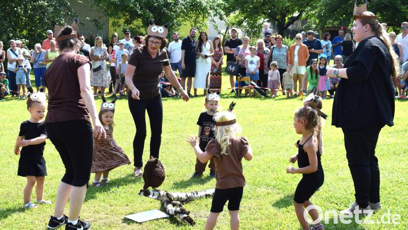 Viele Freude an der Bewegung zeigten die Jüngsten der Kita: Die Eulenkinder bei ihrer Aufführung. Bild: no