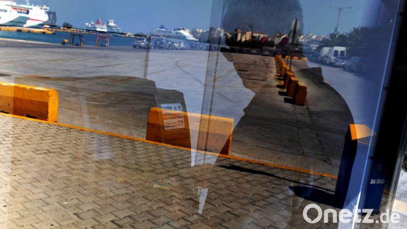 Viele deutsche Urlauber bevorzugen für kleinere Beträge Bargeld. Um auf alle Eventualitäten vorbereitet zu sein, sollte man aber verschiedene Zahlungsmittel dabei haben. Symbolbild: Emily Wabitsch/dpa