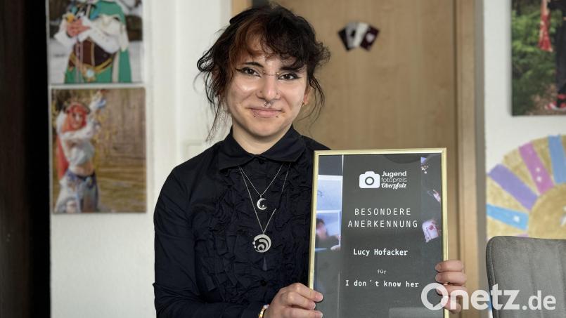 Die 20-jährige Lucy Hofacker aus Weiden erhält die besondere Anerkennung des Jugendfotopreises der Oberpfalz. Bild: Dominik Mark