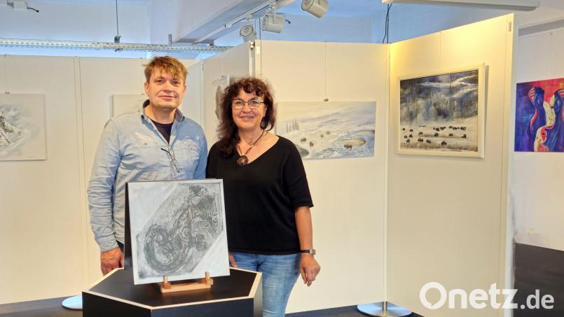 Neue Sonderausstellung im Museum Mitterteich. Im Bild die Künstler Simone Weiland und Klaus Grüschow. Bild: Stefanie Schreiner/exb