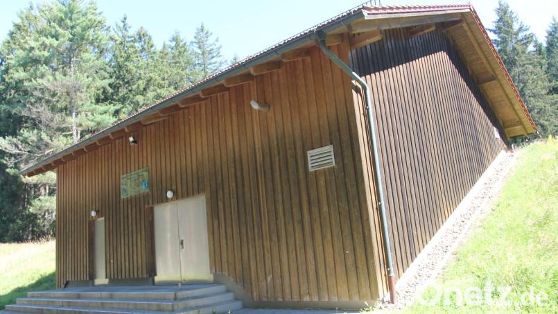 Das Jahresergebnis laut Gewinn- und Verlustrechnung beträgt bei der Wasserwerk-Photovoltaikanlage (hier der Hochbehälter Fahrenberg) minus 196.870,14 Euro. Bild: pi
