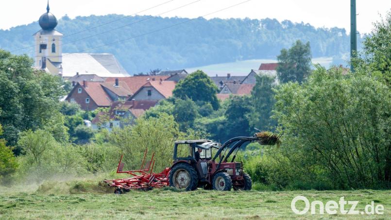 Ein Landwirt griff seinen Nachbarn mit dem Traktor an. Dafür muss er nun in Haft. Symbolbild: Pia Bayer/dpa