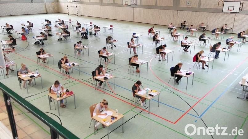 Bald könnten sich in Wiesau häufiger Prüfungssituationen wie diese abspielen. Das Berufsschulzentrum wird zum Beratungs- und Prüfungszentrum für die Diploma-Hochschule. Bild: André Putzlocher