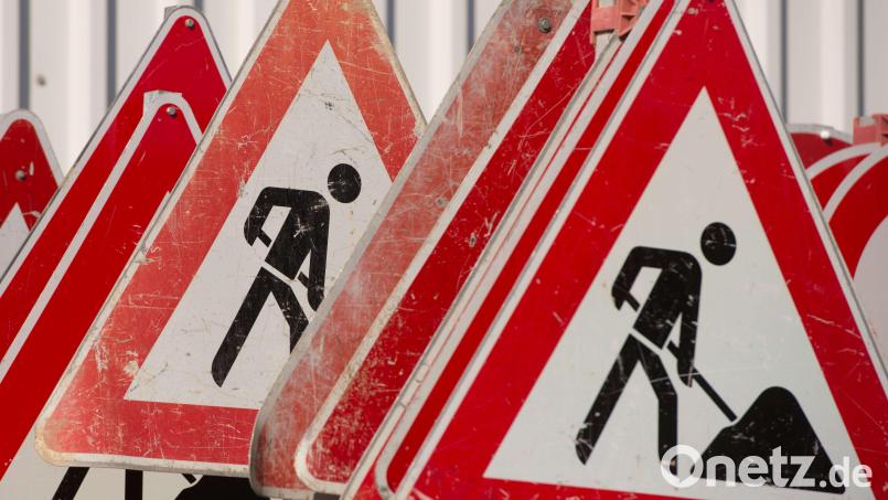 Wegen Straßenbauarbeiten ist der Kirchensteig in Amberg gesperrt. Symbolbild: Sebastian Kahnert/dpa