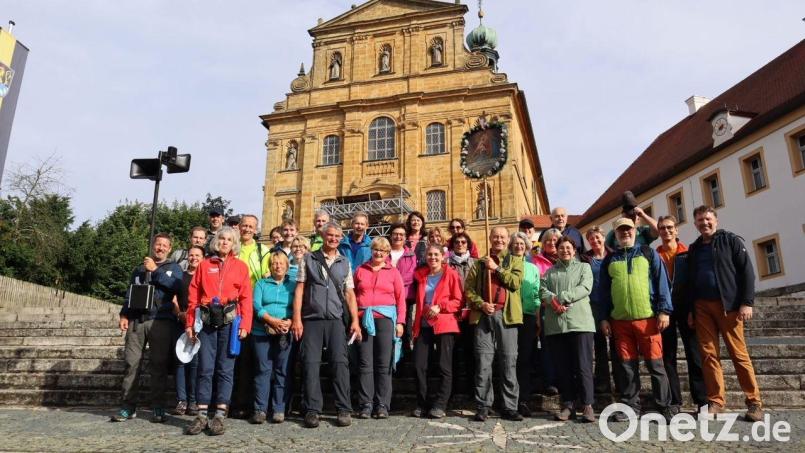 Geschafft. Das sind die Teilnehmer der Fußwallfahrt der Pfarreiengemeinschaft Mantel-Neunkirchen am Ziel in Amberg: am Mariahilfeberg. Bild: Ramona Schricker/exb
