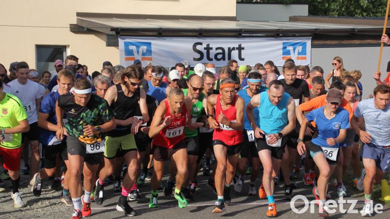 Start frei zum 25. Waldnaabtal-Crosslauf der DJK Falkenberg, diesmal allerdings in entgegengesetzter Laufrichtung. Bild: kro