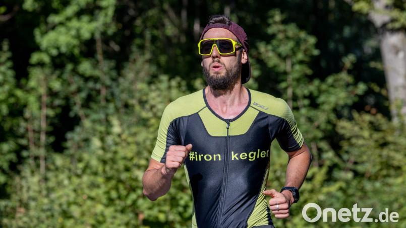 Der &quot;Ironkegler&quot; Manuel Weiß wagt die nächste Monster-Challenge: Am Samstag will er 5,7 Kilometer schwimmen, 270 Kilometer radeln, 63,3 Kilometer laufen und 750 Wurf kegeln. Am Sonntag ist sein Geburtstag. Bild: Norbert Wilhelmi