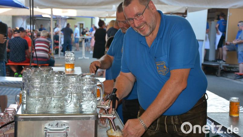 Reichlich Zoiglbier wird am Wochenende in Mitterteich ausgeschenkt. Rund 100 Burschen werden beim Zoiglfest ehrenamtlich im Einsatz sein. Archivbild: jr