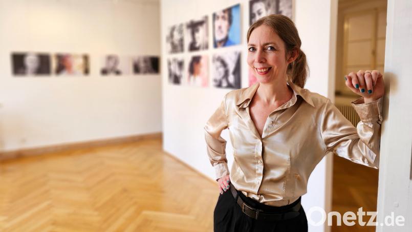 Fotografin Heike Bogenberger zeigt ihre &quot;Begegnungen&quot; noch bis Dezember im Literaturhaus Oberpfalz. Bild: Thomas Stampka/exb