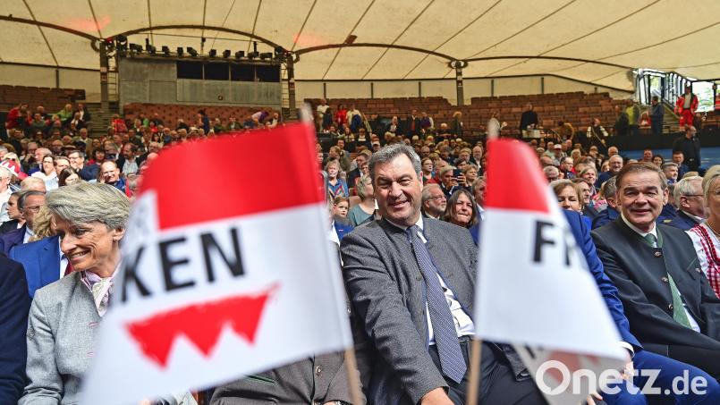 Ministerpräsident Markus Söder war bester Laune beim Tag der Franken auf der Luisenburg. Bild: Matthias Bäumler/fph