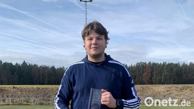 Bastian Rubenbauer vom SV Raigering hat den &quot;Bayern-Treffer des Monats&quot; Januar erzielt und steht nun zur Wahl bei der Abstimmung zum Tor der Saison 2023/24. Bild: Bayerischer Rundfunk