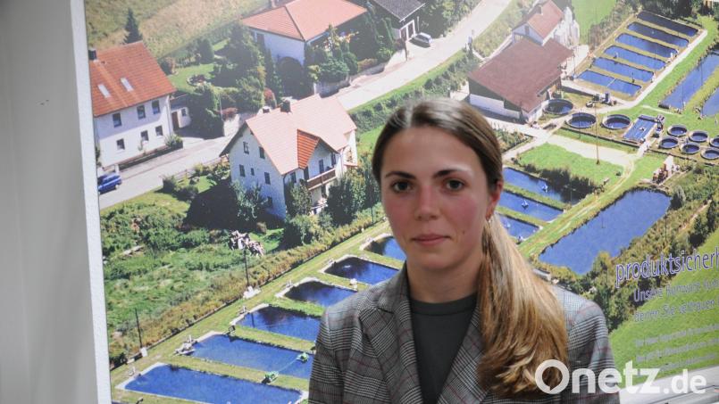 Die gebürtige Ukrainerin Nataliia Shevchenko flüchtete aus der Ukraine. In Amberg arbeitet sie nun als Fachkraft in der Buchhaltung. Bild:  Andre Stephan-Park