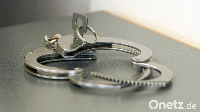Ein 57-Jähriger wollte nur sein sichergestelltes Rad bei der Polizei in Amberg abholen, doch die vollstreckte bei der Gelegenheit gleich einen Haftbefehl, der gegen den Mann vorlag. Symbolbild: Armin Weigel/dpa