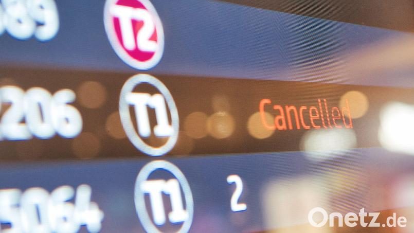 Der Bundesgerichtshof stärkt die Rechte von Pauschalreisenden: Auch bei vorzeitigem Abbruch einer Reise, wie im Fall einer wegen Corona abgebrochenen Kreuzfahrt, können Entschädigungen für Flugausfälle geltend gemacht werden. Symbolbild: Paul Zinken/dpa