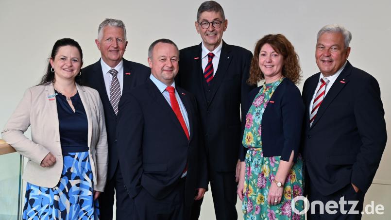 Präsident Dr. Georg Haber (Dritter von rechts) und seine fünf Stellvertreter Kathrin Zellner, Hans Kastl, Christian Läpple, Claudia Geiselhöringer und Gerhard Ulm. (von links.). Bild: Fotostudio Kraus