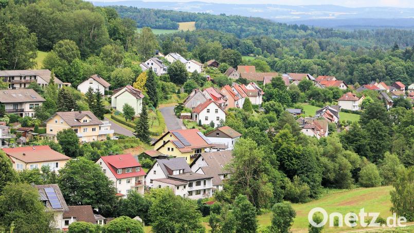 Die „Schusterberg-Siedlung“ ist heute die Heimat zahlreicher Mitglieder der Siedlergemeinschaft Friedenfels. Rege Bautätigkeit herrschte hier bereits unmittelbar nach der Vereinsgründung. Bild: bsc