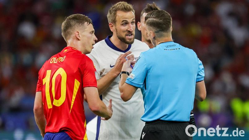 Spaniens Dani Olmo (l) und Englands Harry Kane schossen jeweils drei Treffer. Bild: Christian Charisius/dpa