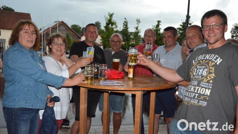 Bei der Schlagerparty am Freitag in Bad Neualbenreuth fühlten sich die Gäste wohl. Bild: jr