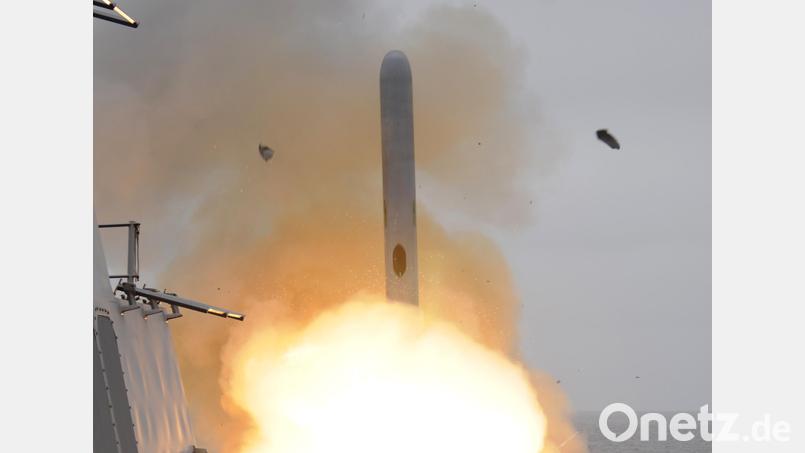Ein Marschflugköper Tomahawk beim Start. Oft werden die Geschosse von Schiffen gestartet. Allerdings ist auch ein Abschuss von Land aus möglich. Bild: (U.S. Navy photo by Mass Communication Specialist 1st Class Carmichael Yepez/Released)