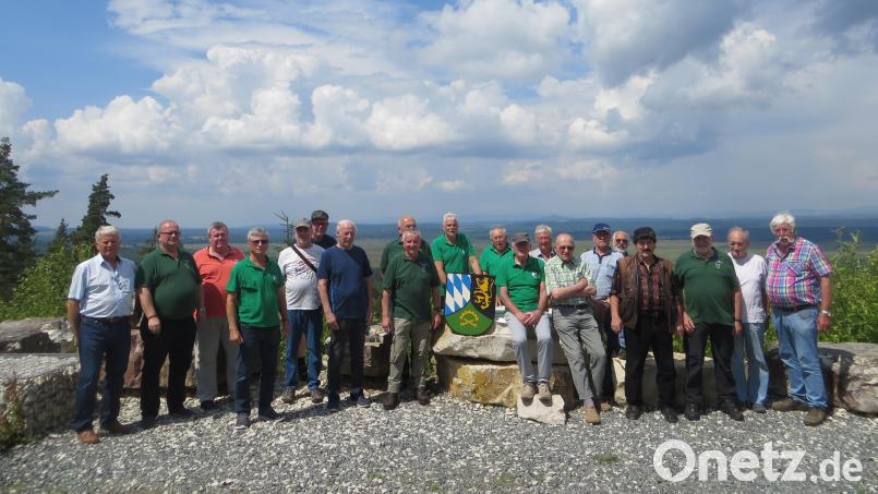 Die Ehemaligen des Sicherungsbataillons 48 beim Treffen in Grafenwöhr und auf den Beobachtungsstellen des Truppenübungsplatzes Grafenwöhr. Bild: Ludwig Dirscherl/exb