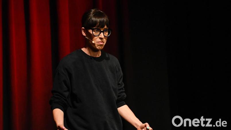 Eva Karl Faltermeier trat auch schon im Capitol Sulzbach-Rosenberg auf. Nun ist sie Schirmherrin der Theatertage der bayerischen Gymnasien am GMG Amberg. Bild: Petra Hartl
