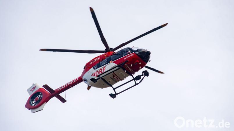 Nach Sturz vom E-Scooter wird Mann mit Rettungshubschrauber in Klinik geflogen. Symbolbild: Stefan Sauer/dpa