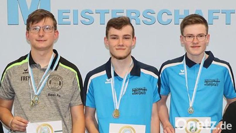 Die Bayerischen Mannschaftsmeister der SG Stiftland in der Disziplin Luftgewehr Junioren: (von links) Florian Beer, Raffael Scharnagl und Luka Preisinger. Bild: Dieter Beer/exb