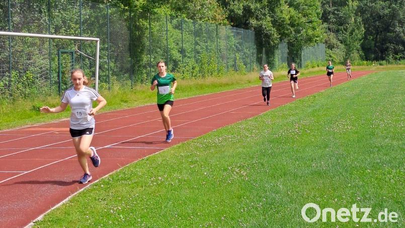 Runde um Runde müssen die Sportlerinnen absolvieren. Bild: Renate Ziegler