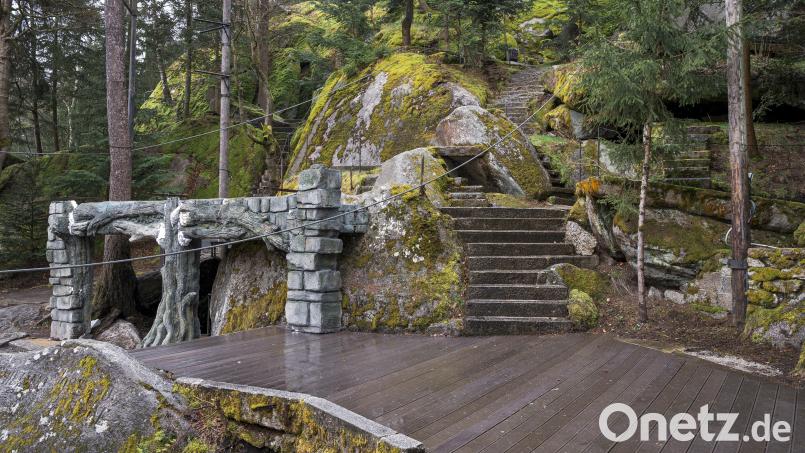 Die Bühne des Frei­licht­the­a­ters der Luisenburg Festspiele. Symbolbild: Daniel Vogl/dpa