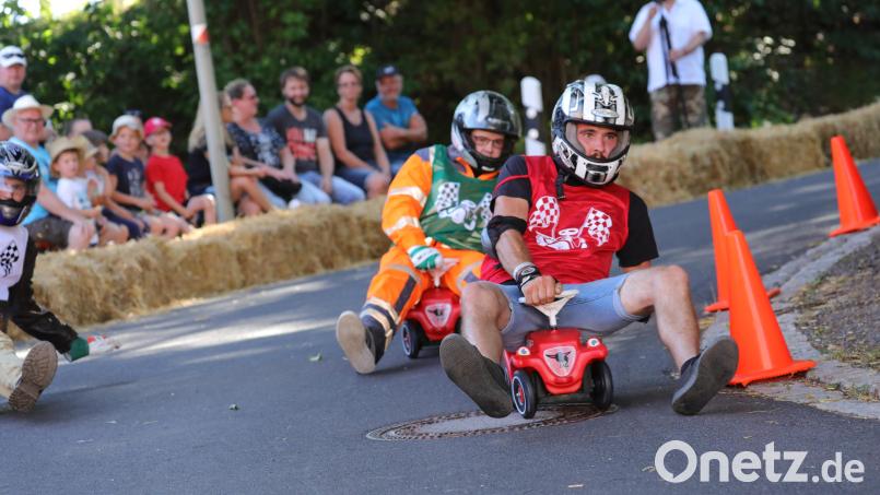Und in die Kurve legen: Beim 6. Bobbycar-Rennen in Preißach bei Trabitz am 20. Juli ist wieder Mut und Können gefragt. Archivbild: idu