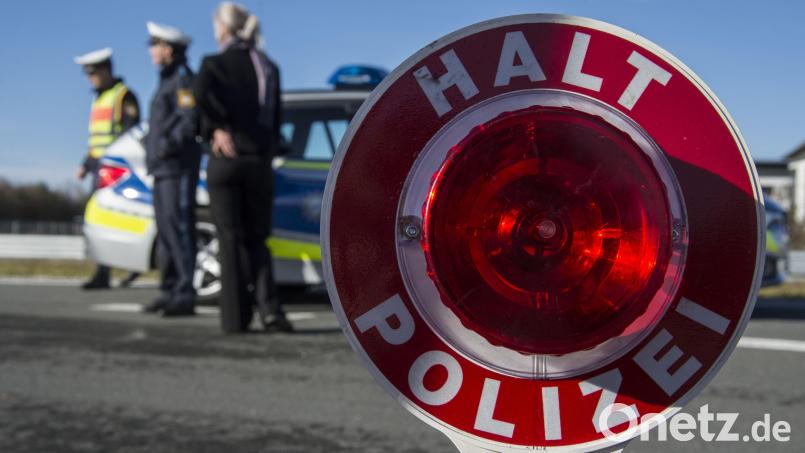 Die Grenzpolizei Waidhaus kontrollierte einen Pkw bei Pleystein. Der Fahrer stand unter Drogen. Symbolbild: Bayerische Polizei