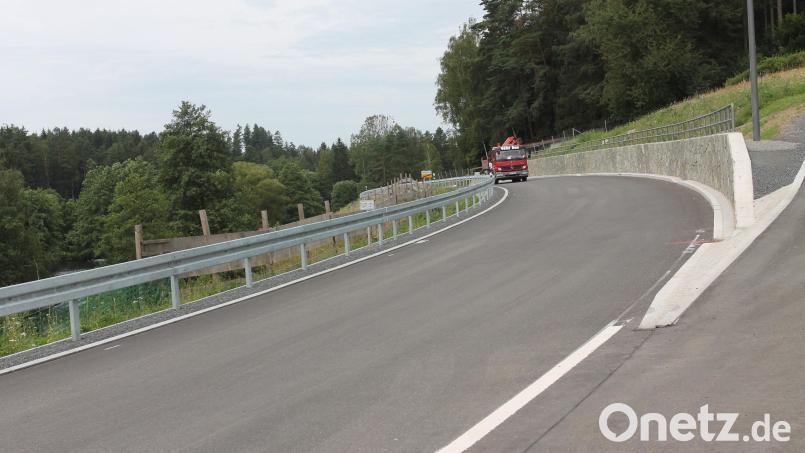 Der erste Teilabschnitt ist abgeschlossen, der weitere Ausbau der Staatsstraße 2396 von Georgenberg in Richtung Neuenhammer bereits in Planung. Bild: pi